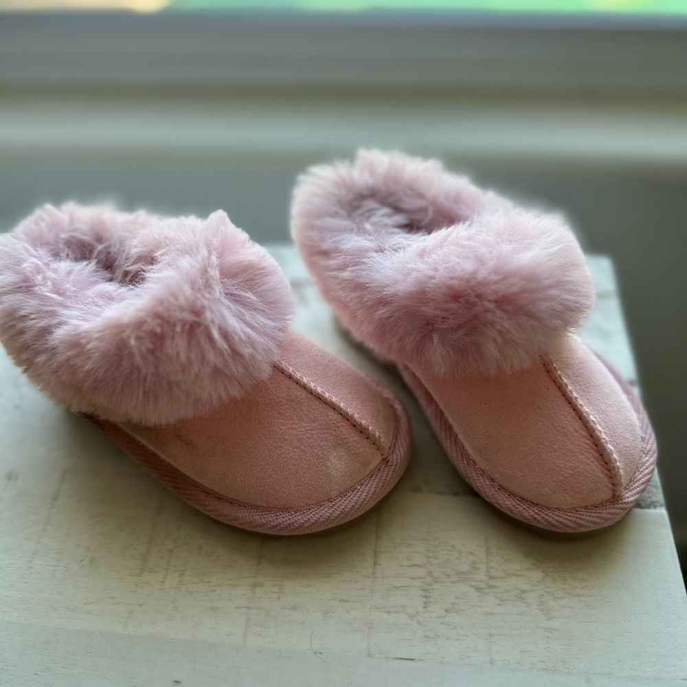 Cat and jack slippers, size 5 toddler.